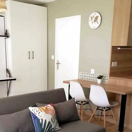 Joli Renove Aux Minimes Avec Terrasse *