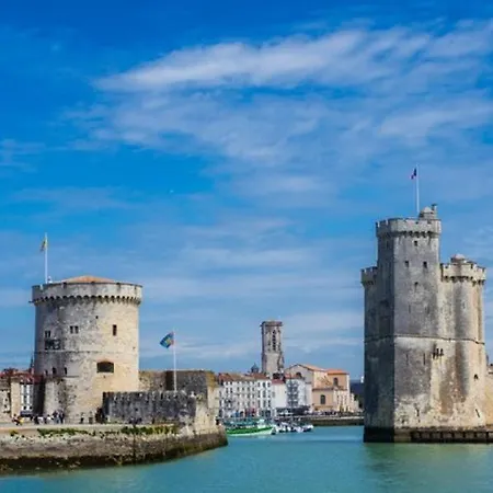 Apartment Joli Renove Aux Minimes Avec Terrasse La Rochelle (Charente-Maritime)